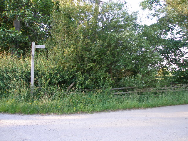 Start of the footpath past Castle Farm