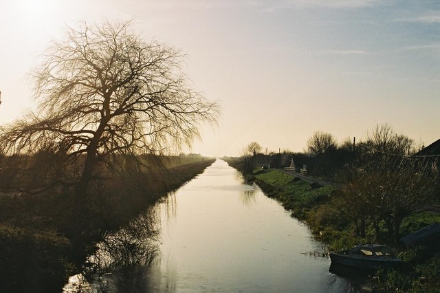 long-straight-river-chris-downer-geograph-britain-and-ireland