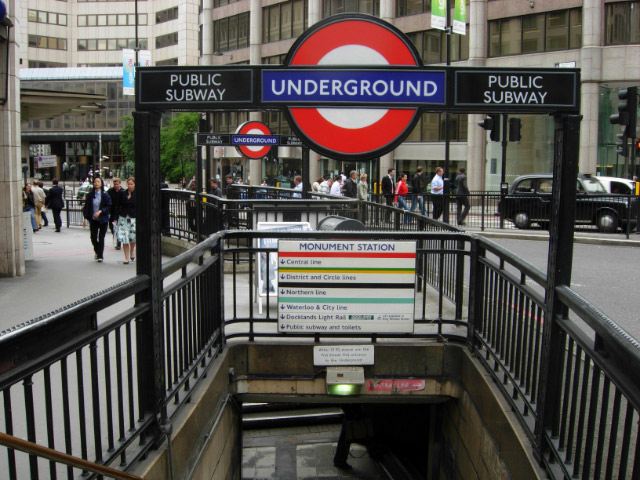 English underground. Станция Bank Лондон. Underground Station London. Subway Underground разница.