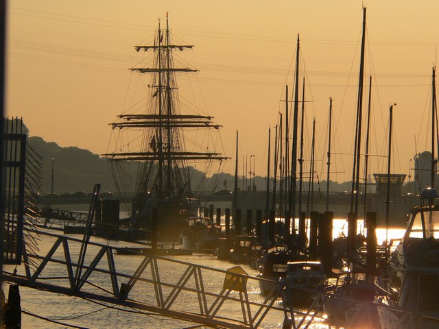 Masts on Waterford Quayside © Typhoon :: Geograph Ireland