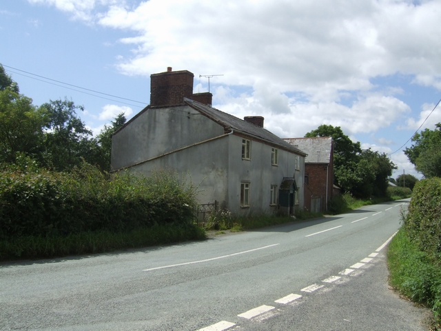 Farm cottages in Little Worthen © John M cc-by-sa/2.0 :: Geograph ...