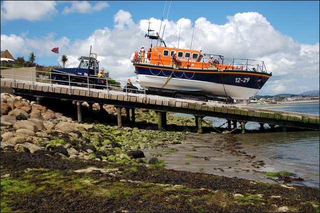 Launching Newcastle lifeboat (3 of 7)