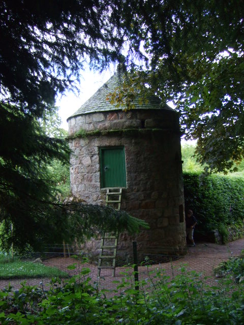 Garden entrance, Findrack