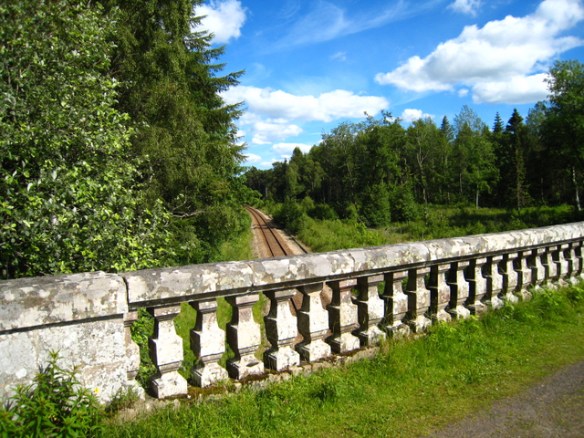 The  old drive to Leith Hall crosses the Aberdeen-Inverness railway line