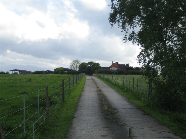 Farm road, Windmill Hill Farm near Sandhill