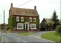 TL2563 : The farmhouse at Home Farm in Graveley by Robert Edwards