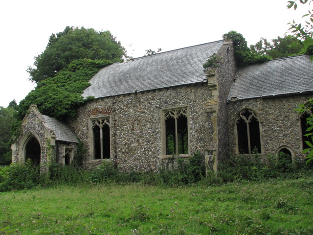 The ruin of St Peter's church, North Burlingham