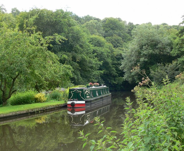Another view of the Staffs & Worcs Canal
