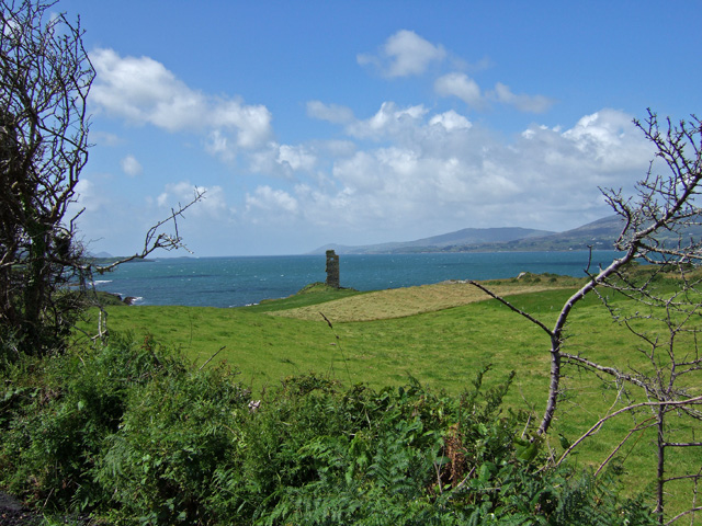 Promontory Fort on the Mizen © Mike Searle cc-by-sa/2.0 :: Geograph Ireland