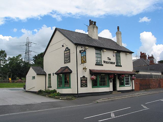 The Wheatsheaf, Lake Lock Road © Pauline E cc-by-sa/2.0 :: Geograph ...