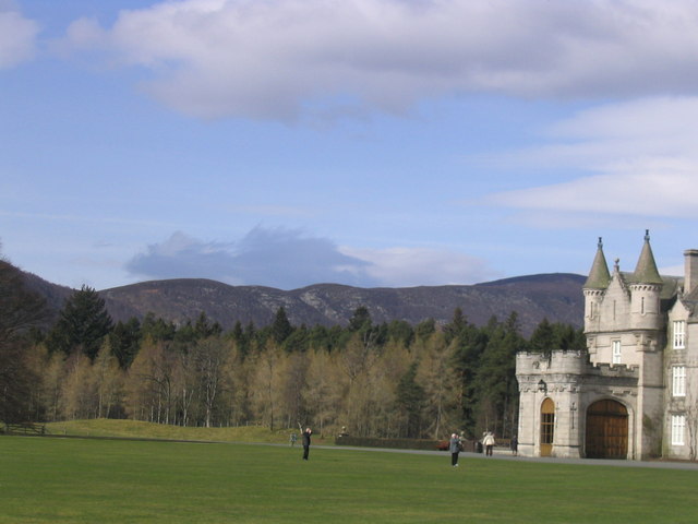 Main entrance with the mountains beyond