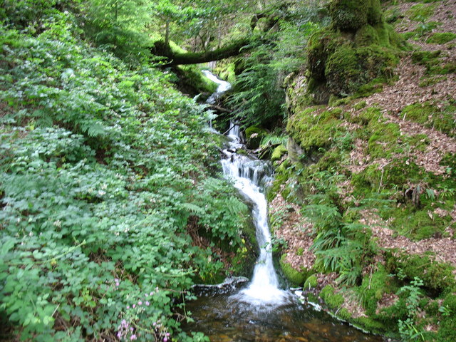 A waterfall on a minor tributary of Afon... © Eric Jones cc-by-sa/2.0 ...