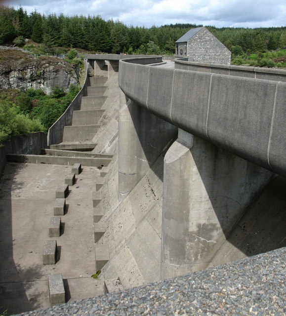 The outer face of the Maentwrog dam viewed from the observation platform