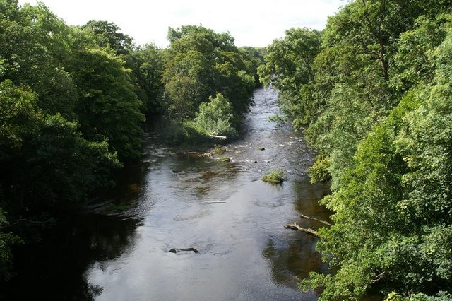 View from the bridge over the Isla below Den of Airlie