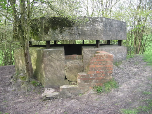 WW2 Pill Box at Box © Ben Croft cc-by-sa/2.0 :: Geograph Britain and ...