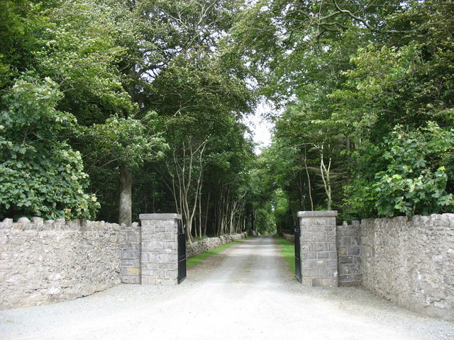Entrance to Plas Llanddyfnan