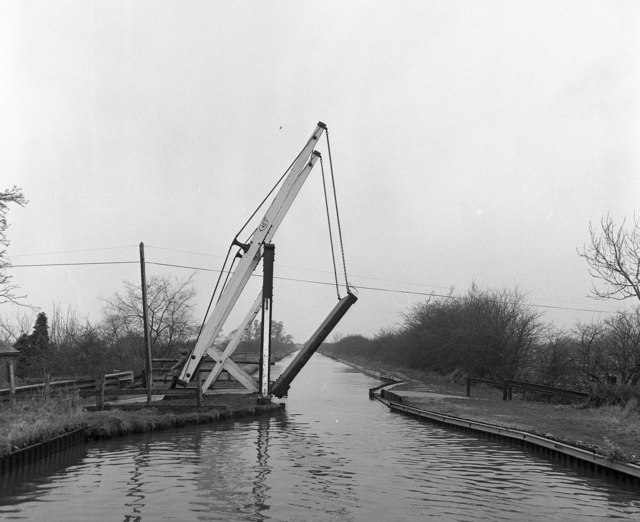 Morris Lift Bridge No 35, Llangollen Canal