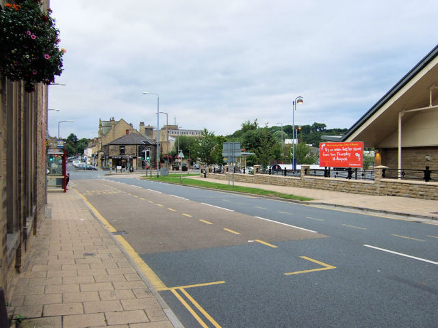 Brighouse - Huddersfield Road / Bradford... © David Ward cc-by-sa/2.0 ...