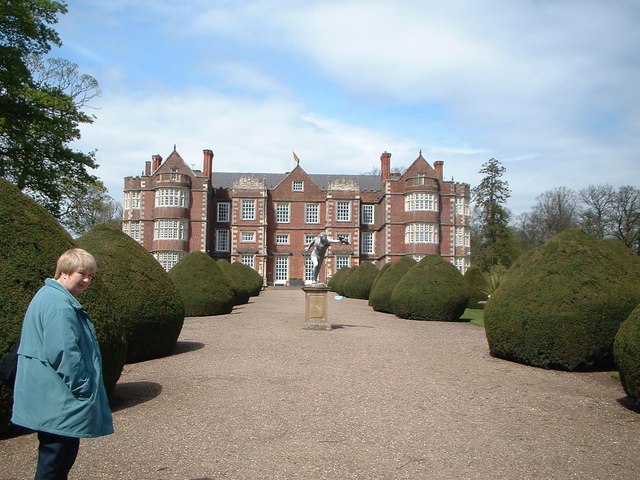 Burton Agnes Hall and statue of Discus thrower