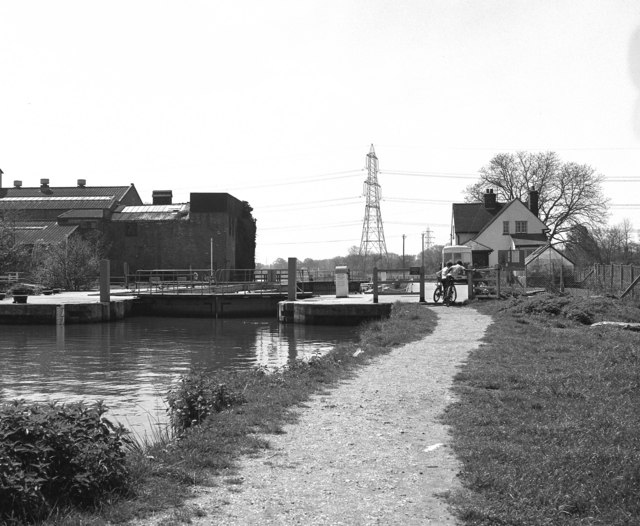 Sandford Lock, River Thames, from upstream