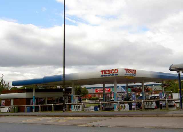 tesco-petrol-station-steve-fareham-geograph-britain-and-ireland