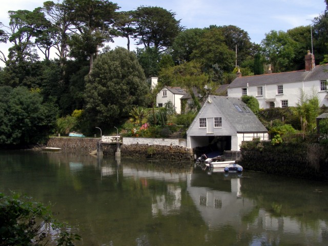 Cottages by the creek, Helford