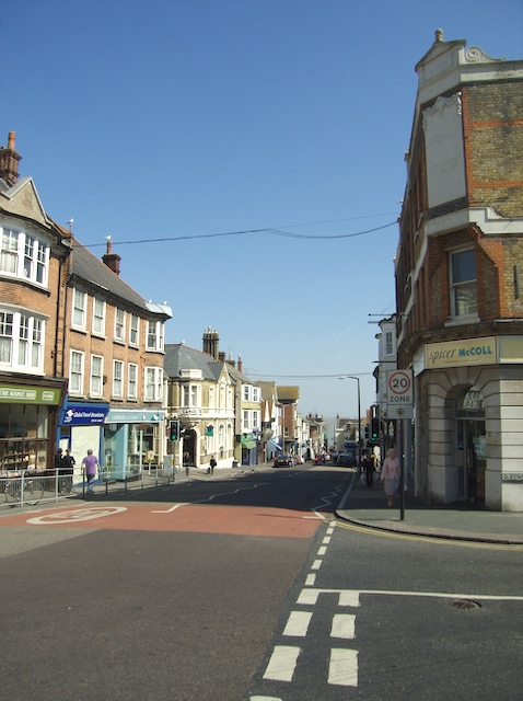 Broadstairs High Street © Simon Richardson cc-by-sa/2.0 :: Geograph ...