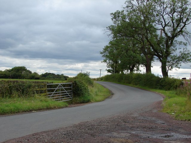 The road passing Oldhill Farm © David Hamilton cc-by-sa/2.0 :: Geograph ...