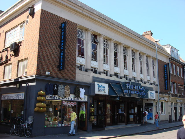 The Regal, Wetherspoon © Oxyman cc-by-sa/2.0 :: Geograph Britain and ...