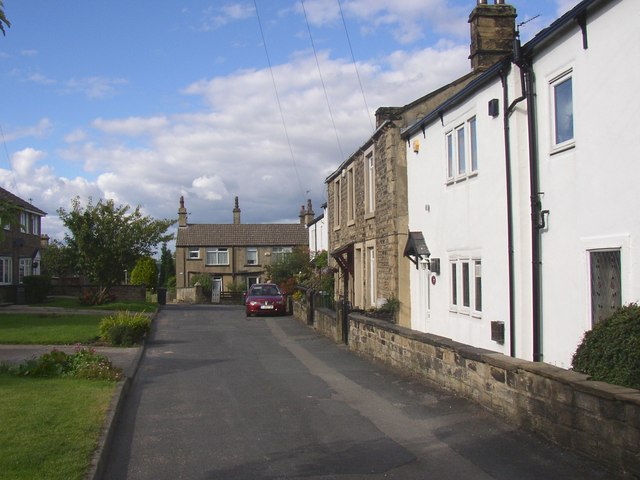 Quaker Lane, Hightown, Liversedge © Humphrey Bolton cc-by-sa/2.0 ...