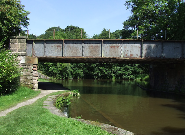 Old Railway Bridge crossing the... © Roger Kidd cc-by-sa/2.0 ...