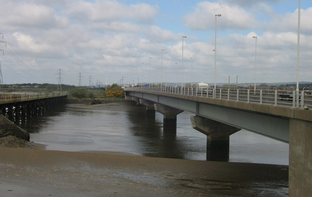 Loughor Rail and Road Bridges © Dave Farmer cc-by-sa/2.0 :: Geograph ...