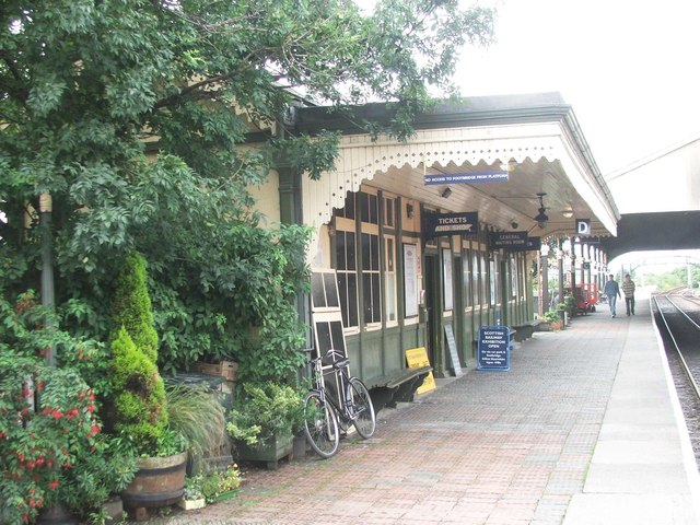 Wormit Station Building © Tom Sargent cc-by-sa/2.0 :: Geograph Britain ...