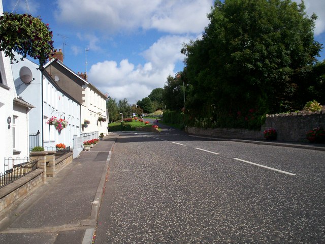 Main Street, Loughgall © P Flannagan cc-by-sa/2.0 :: Geograph Ireland