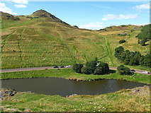 NT2873 : Dunsapie Loch and Arthur's Seat, Holyrood Park by Lisa Jarvis