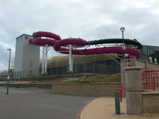 sun-centre-rhyl-eirian-evans-geograph-britain-and-ireland