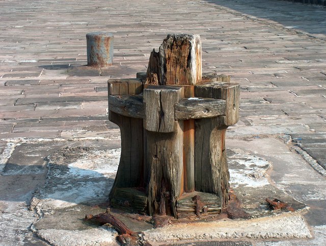 Decrepit wooden capstan, West Pier.