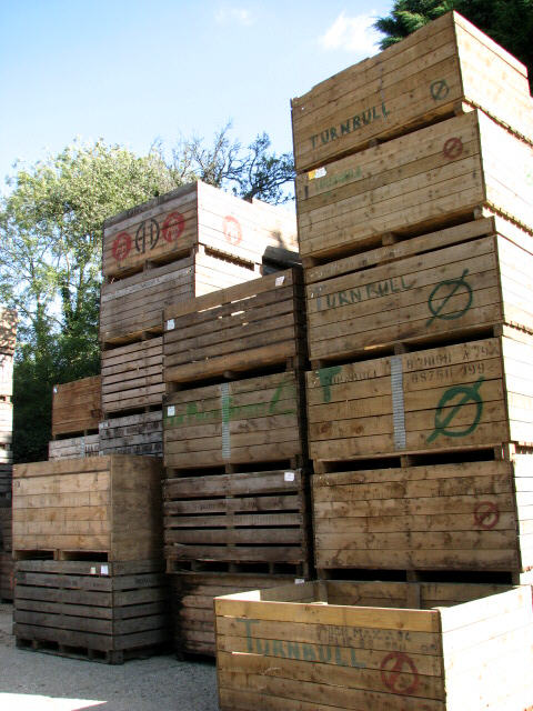 Wooden packing crates for the transport of fruit and vegetables