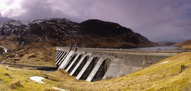 Dam on Lochan na Lairige