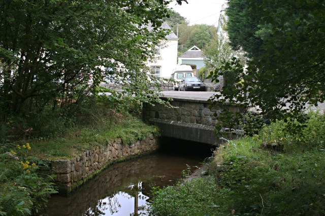 St Andrew's Bridge, Par