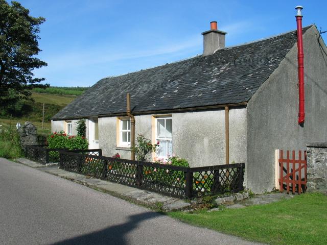 Country cottage © Johnny Durnan :: Geograph Britain and Ireland