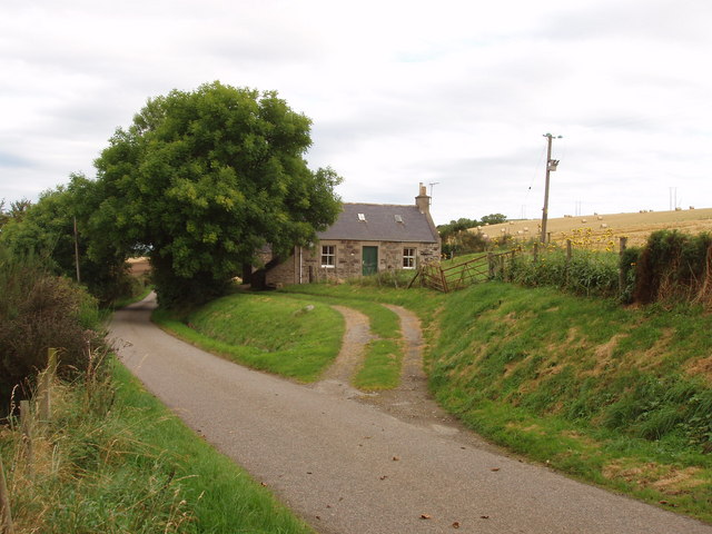 Bogbraes, cottage by Dunlugas