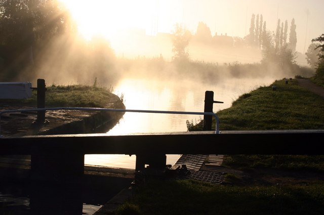 Misty Morning from Hillmorton Middle Locks
