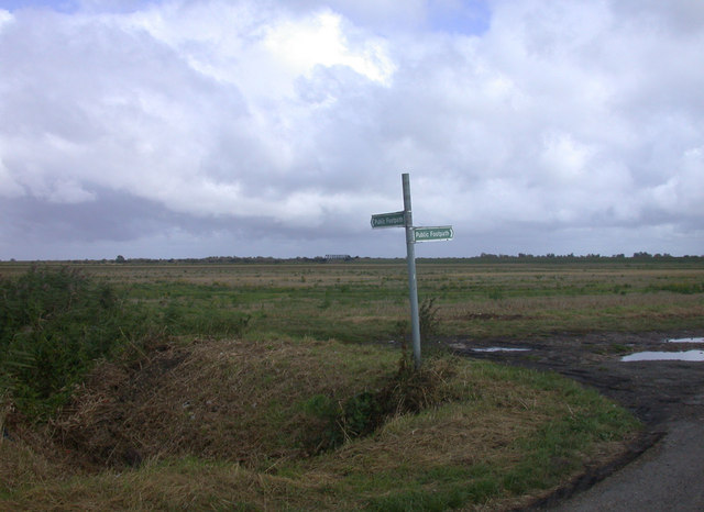 Footpath junction sign on Bishop's Land