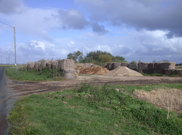 Enclosure of straw bales