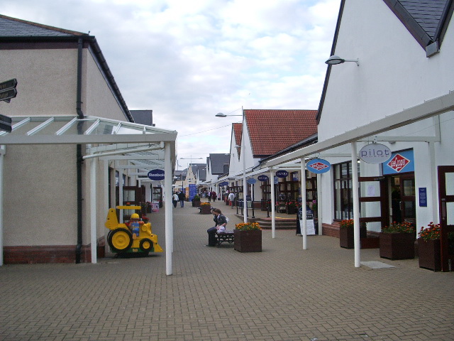 gretna-gateway-outlet-village-alexander-p-kapp-geograph-britain