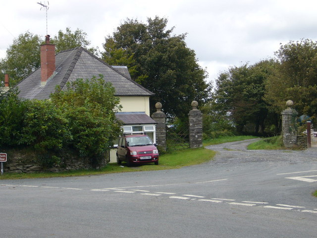 Lodge and gateposts to Blaenpistyll House
