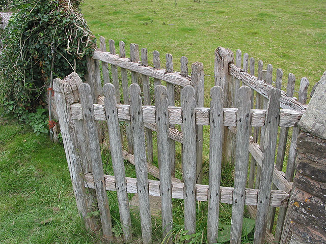 Wooden Kissing Gate, St. Bartholomew's... © Pauline E :: Geograph ...