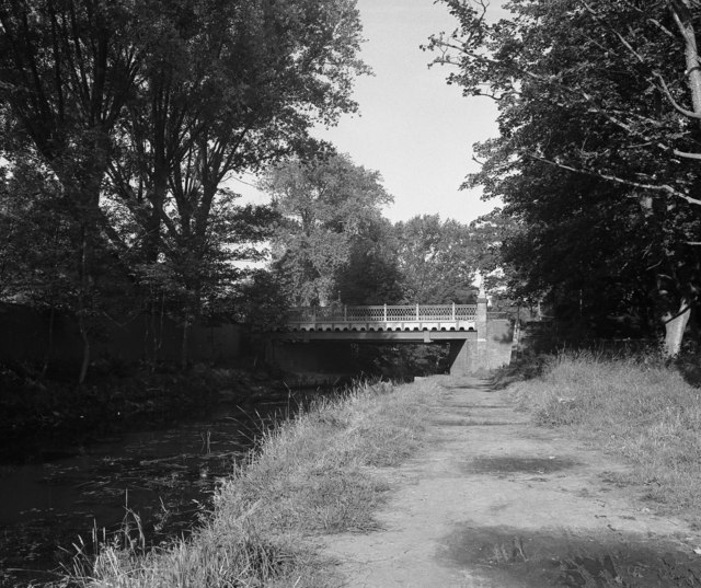 Iron Bridge, Basingstoke Canal © Dr Neil Clifton :: Geograph Britain ...