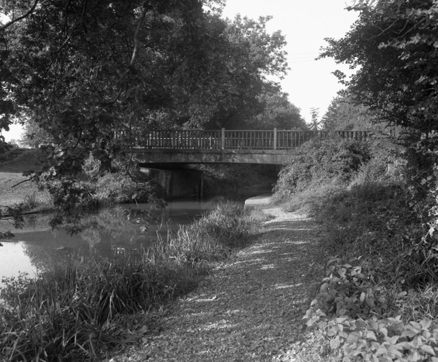 Chequers Bridge, Basingstoke Canal © Dr Neil Clifton cc-by-sa/2.0 ...